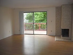 Spacious 2 Bed/2 Bath Duplex w/ Garage — Photo 2