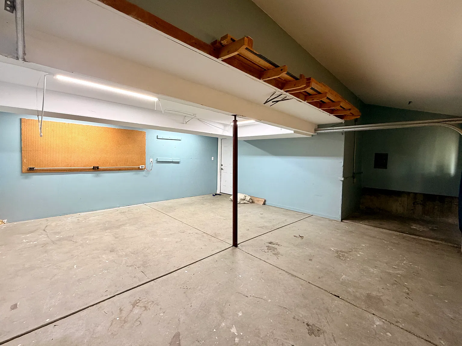 3 bed, 2.5 bath, 1700 sqft, $2,985 — Photo 4