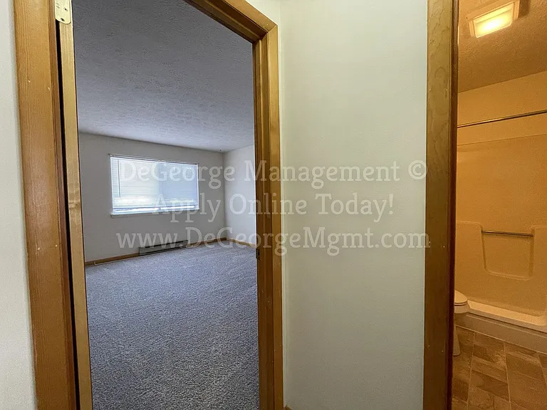 Parkway Apartments — Photo 28