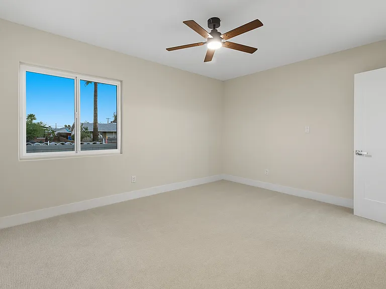1630 E Catalina Dr — Photo 6