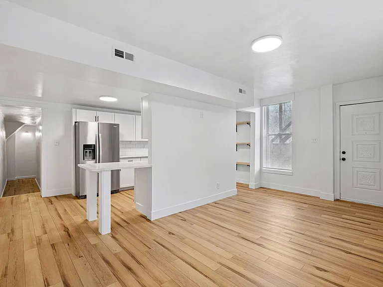 796 Hazelwood Avenue — Photo 3