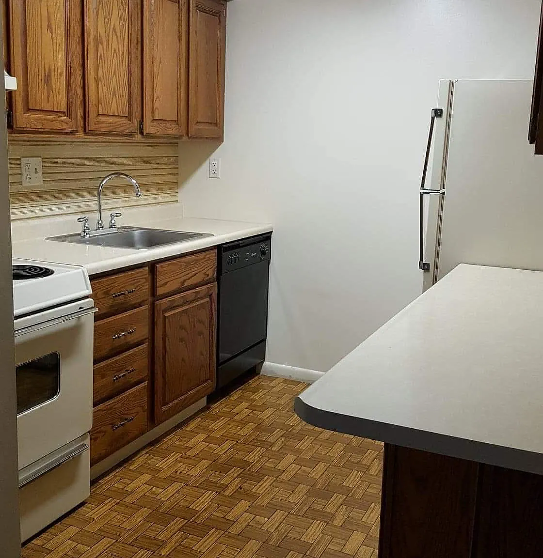 56 N Starr Ave — Photo 2