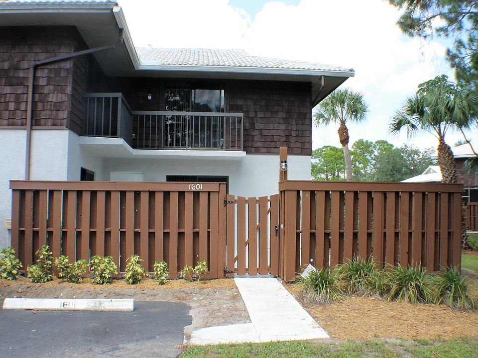 1st image of 1601 SE Excaliber Ln #A