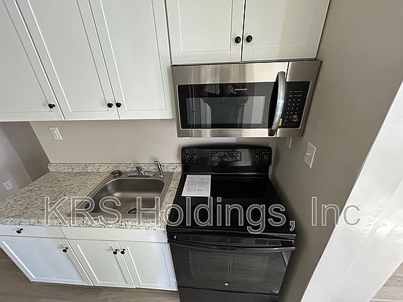 5th image of 918 Watson St #C