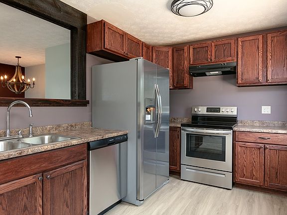 3rd image of 26 Red Wing Ln