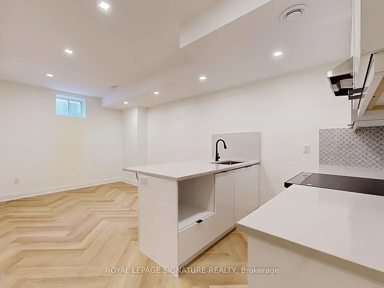 3028 William Cutmore Blvd #BASEMENT — Photo 4