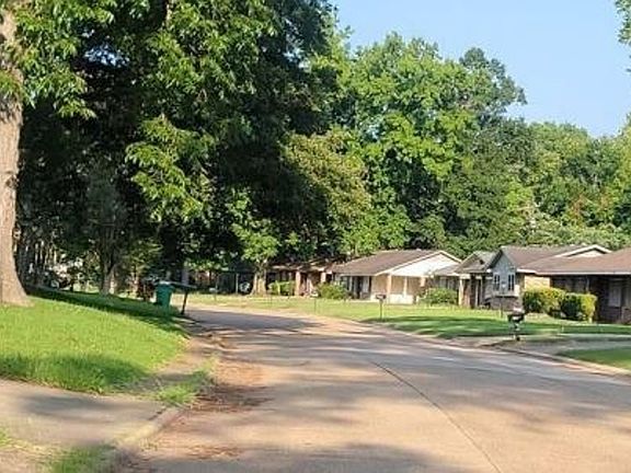 Exterior Neighborhood (street photo)