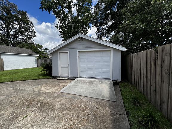 Detached Garage