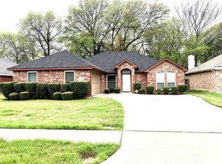 513 Saddlebrook Dr, Lancaster, TX 75146