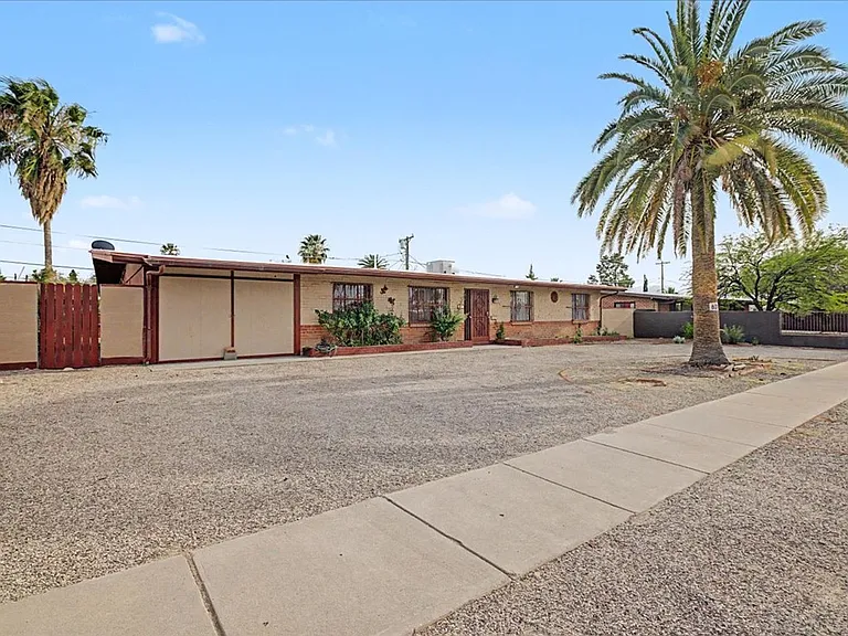 6222 E Eli St — Photo 2