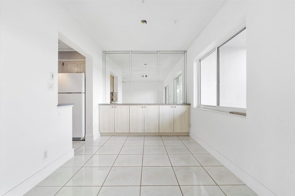1001 N Riverside Drive #104, photo 5