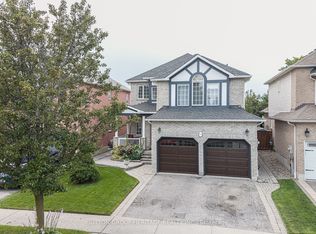 4 Divine Dr, Whitby, ON L1R 2T4