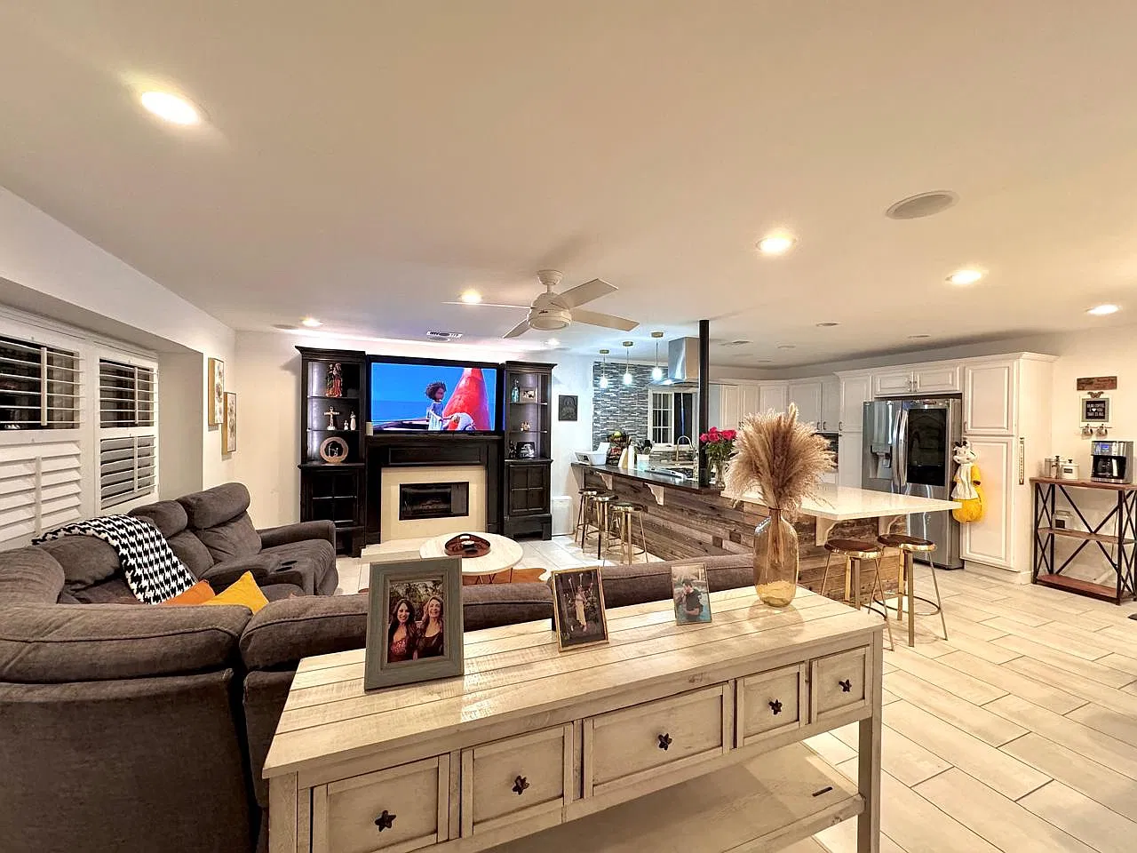 3 bed, 1600 sqft, $6,600 — Photo 1