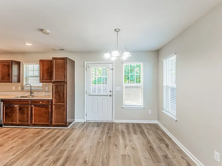 821 Skinner Dr — Photo 4