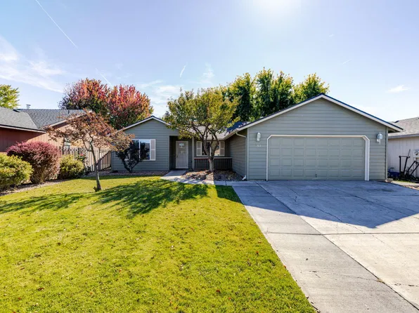 752 NE Nickernut Pl, Redmond, OR 97756