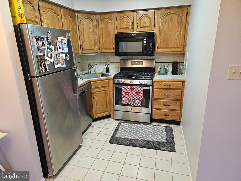 200 N Wayne Ave #9 — Photo 6