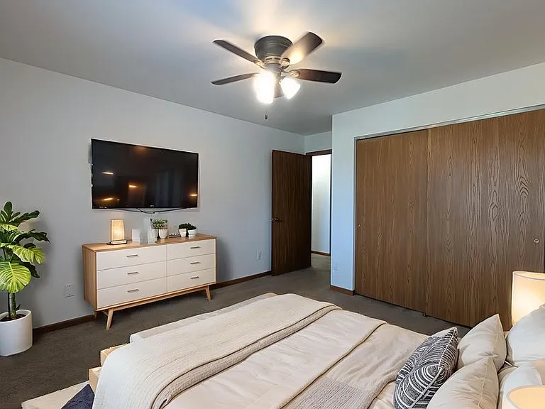 1516 Vogt Dr — Photo 40