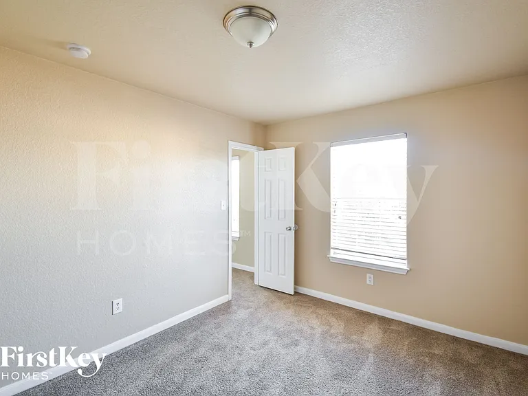 11222 Country Cyn — Photo 13