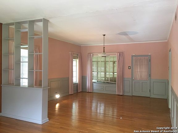 4th image of 215 E Wildwood