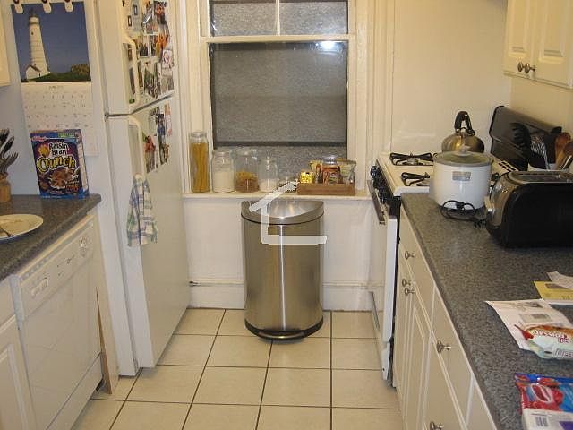 2nd image of 10 Lothian Rd #12SE