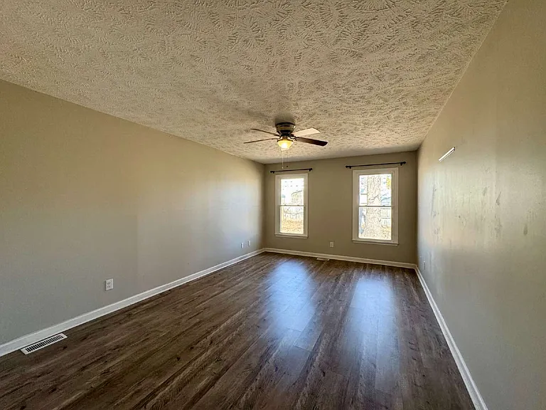 204 Fair Oaks Dr — Photo 8