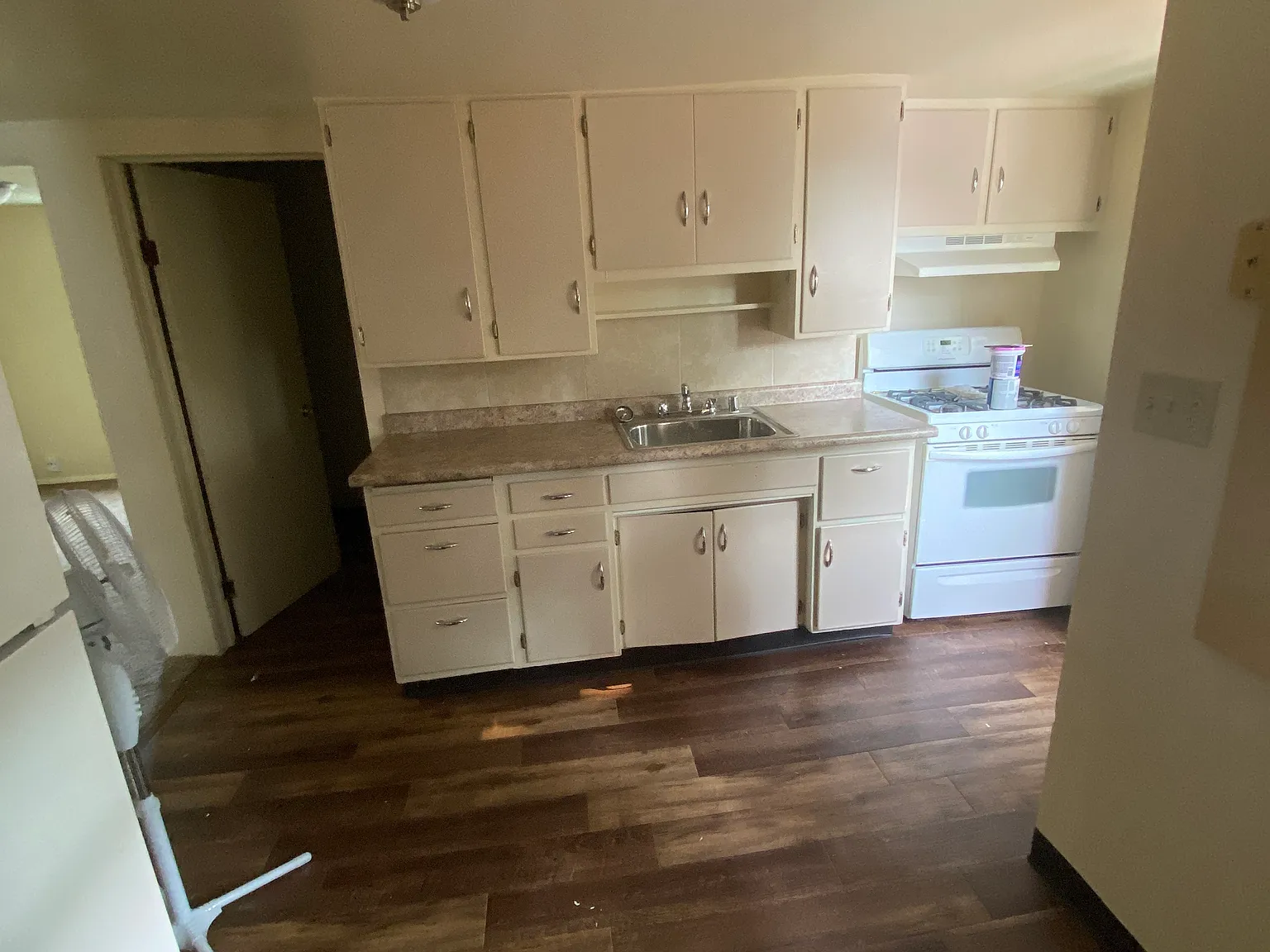 2 bed, 680 sqft, $1,300 — Photo 3