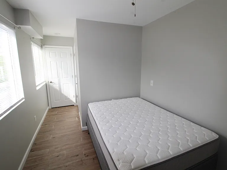 1360 Hunters Rd #D — Photo 10