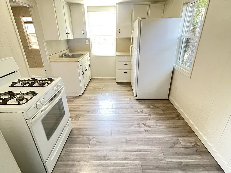 2915 Madison Ave — Photo 14