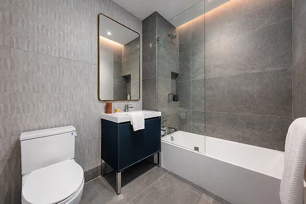 Bathroom, photo 1