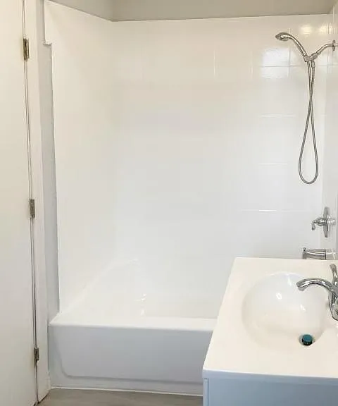 145 W Cypress Ave — Photo 4