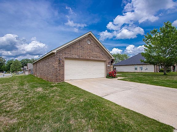 3rd image of 2801 Silverton Dr