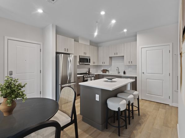 41 Gov Bell Dr #9-202