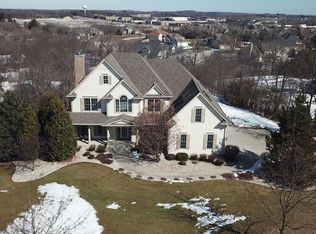 N49W25234 Seven Stones Dr, Pewaukee, WI 53072