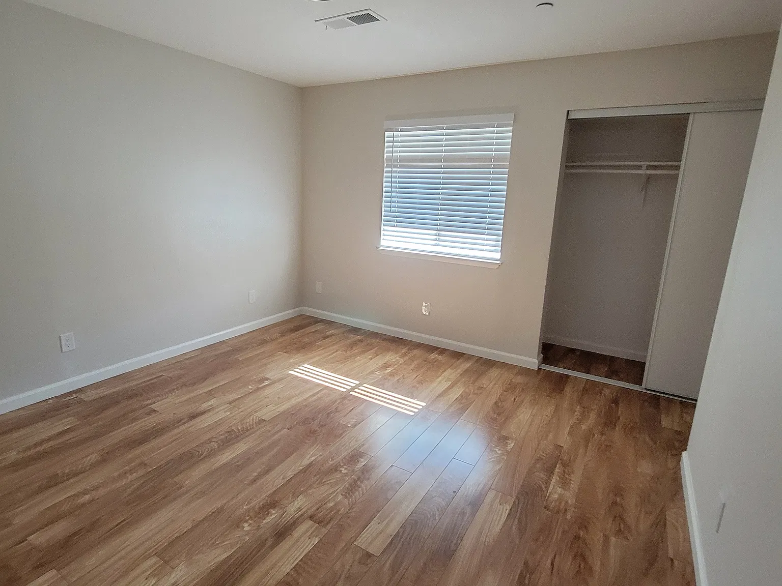 2 bed, 1.5 bath, 890 sqft, $1,845 — Photo 3