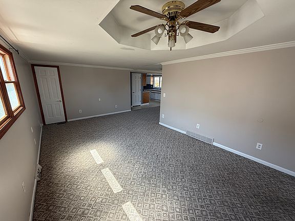 5th image of 28219 Felician St