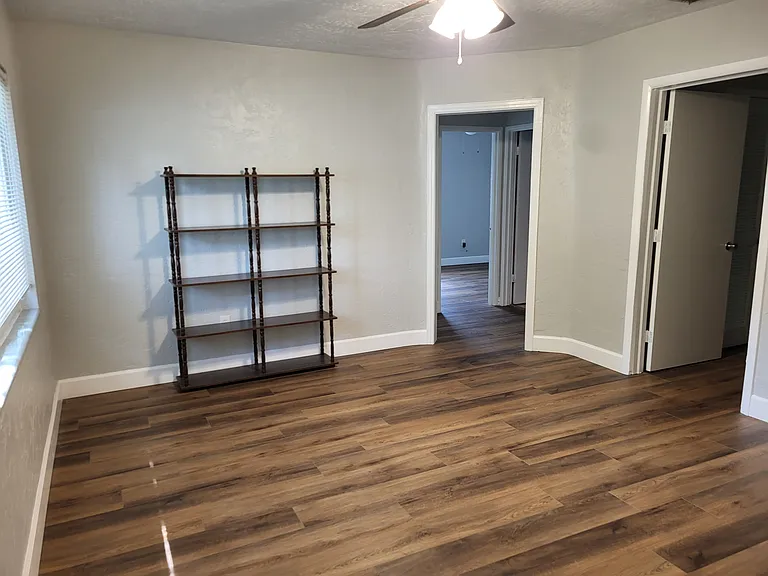 10215 Cliff Cir — Photo 13