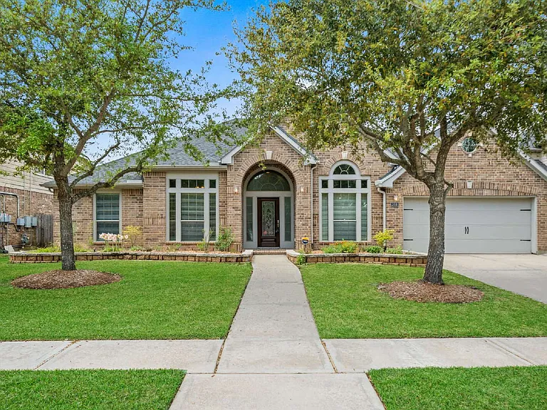 2818 Red Maple Dr — Photo 2