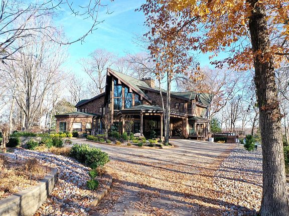 5th image of 854 Cunningham Ln