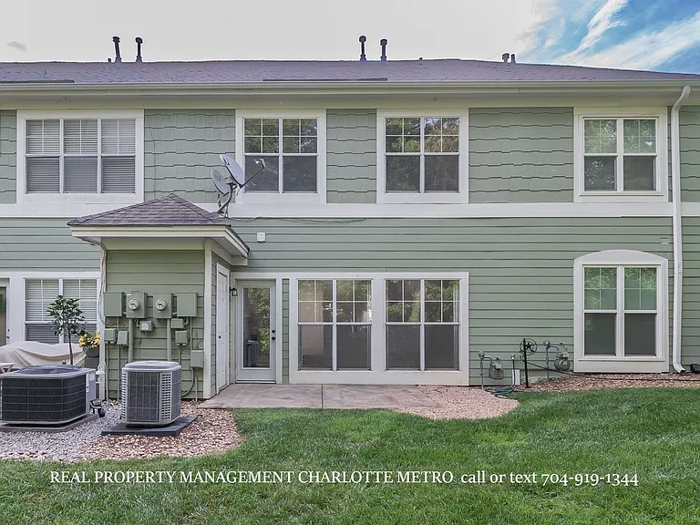 17429 Tuscany Ln — Photo 35
