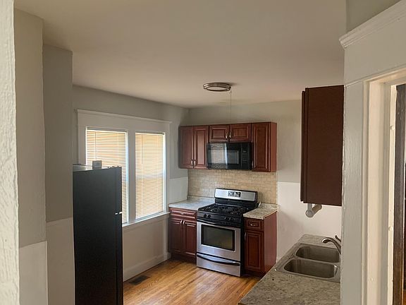 5th image of 416 Parkdale Ave