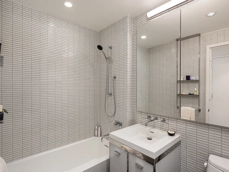 252 South St #68C — Photo 10