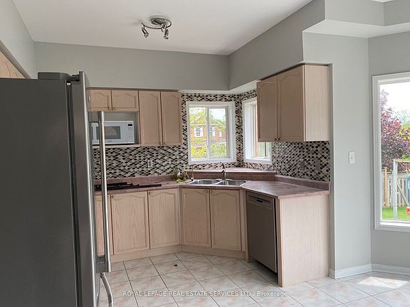5th image of 2362 Woodridge Way