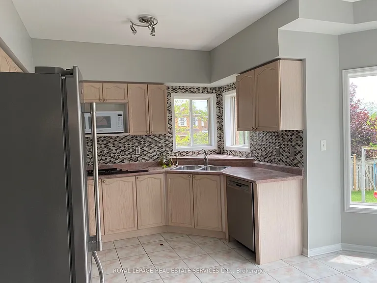 2362 Woodridge Way — Photo 5
