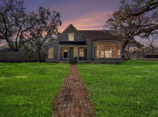 315 W Blum St, Alvin, TX 77511