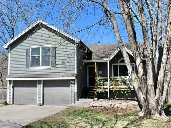5712 NW Creekview Dr, Parkville, MO 64152