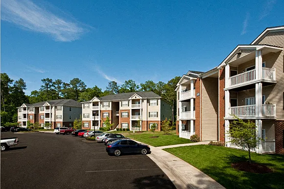 Clairmont — Photo 4