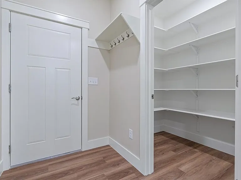 28 Fleetwood Dr — Photo 7