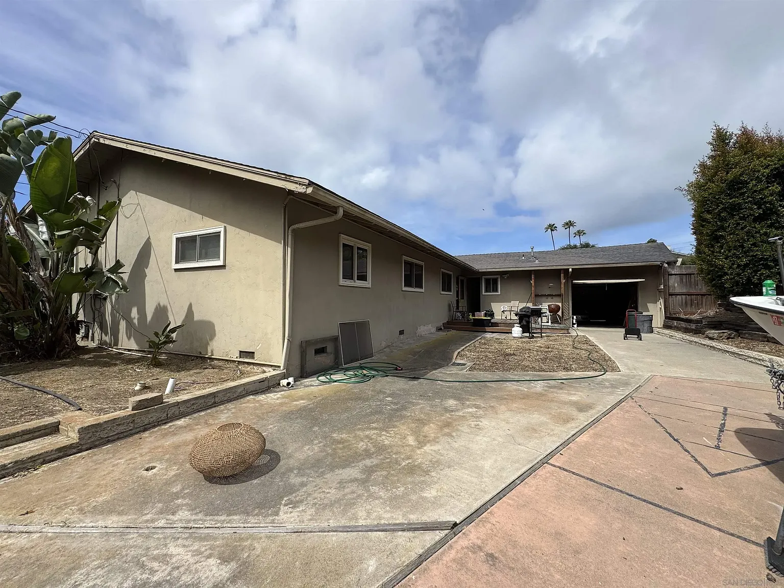 4 bed, 2.0 bath, 2100 sqft, $7,500 — Photo 3