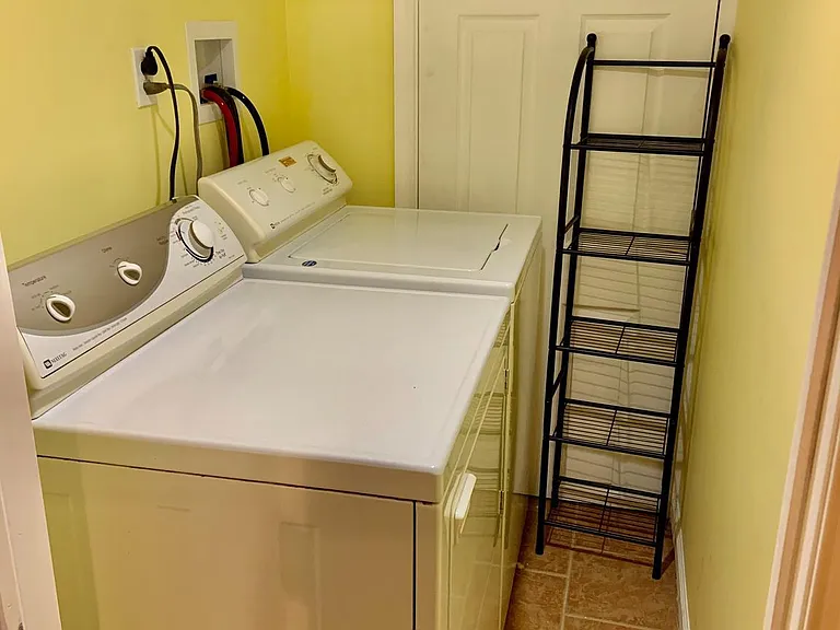 825 Hoffman Pl — Photo 6
