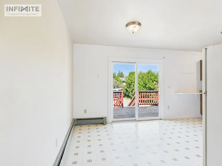 323 N 16th Ave — Photo 3